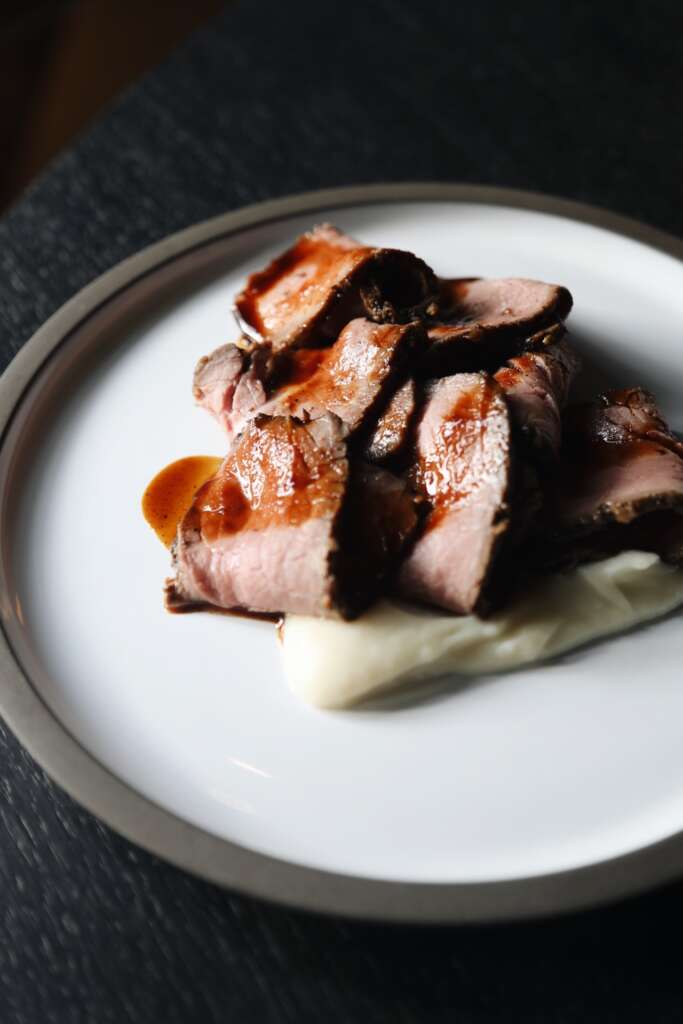 Pastrami, tupinambur y  jugo de ossobuco. 