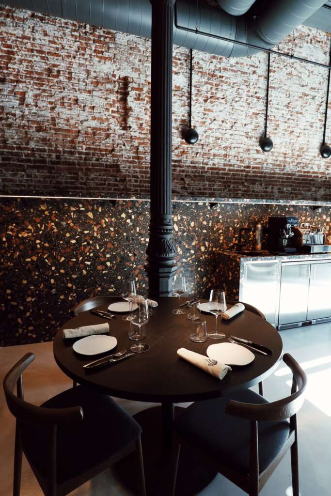 Sala del restaurante Chispa Bistró.