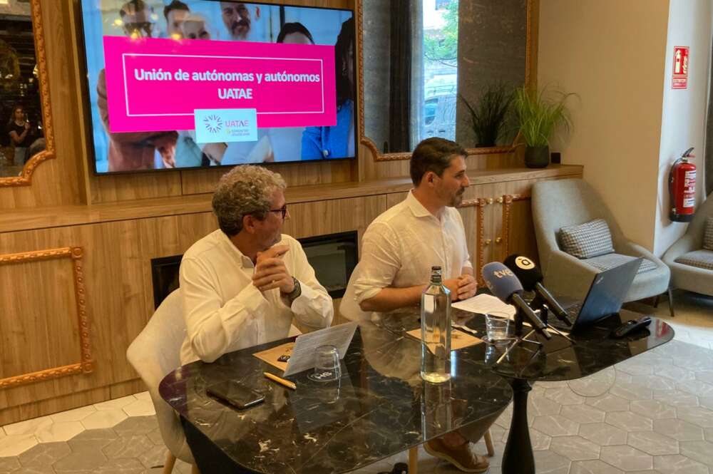 Raúl Salinero, presidente de UATAE, la Unión de Asociaciones de Trabajadores Autónomos y Emprendedores, y Joanma Mesado, secretario general de UATAE CV