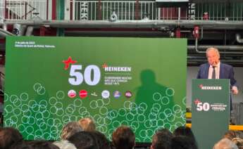 El ministro de Industria, Jordi Hereu, en la fábrica de Heineken en Quart de Poblet.
