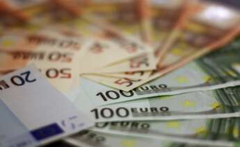 Un conjunto de billetes. pensiones. Foto: Freepik.