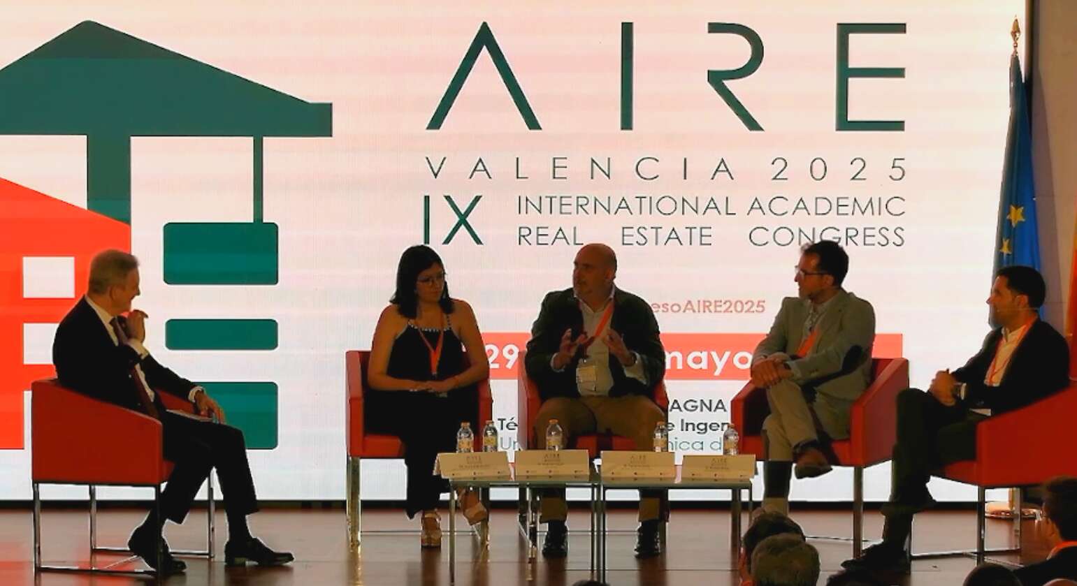 Alicia Mancheño, la delegada territorial en la Comunidad Valenciana del Grupo LOBE; Vicente Llácer, CEO del Grupo Ática; Pablo Andreu, director territorial de Levante de Metrovacesa y Rubén Rojas, director territorial de Levante de LandCo